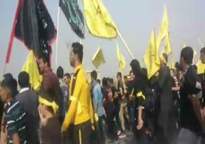 نمایی از کاروان پیاده اربعین حسینی در اهواز + فیلم