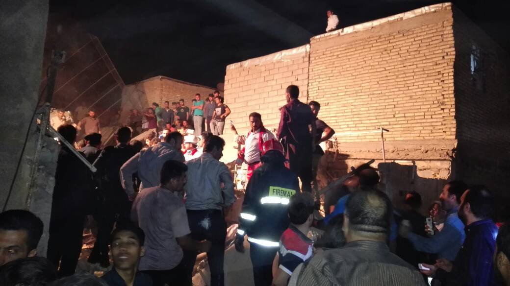 تخلیه منازل اطراف حادثه انفجار گاز کوی رمضان اهواز الزامیست