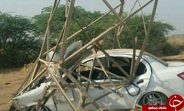 برخورد خودرو با دکل برق + تصاویر