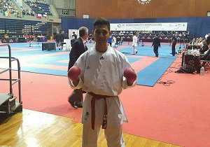 کاراته کای تکابی مدال طلای مسابقات قهرمانی جهان را بر گردن آویخت