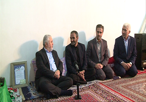 دیدار معاون امور استانهای صداوسیما با خانواده شهید علی سیفی