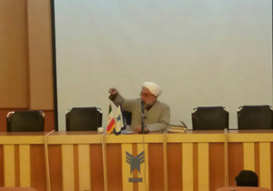 با امر به معروف و نهی از منکر از بروز فساد جلوگیری شود