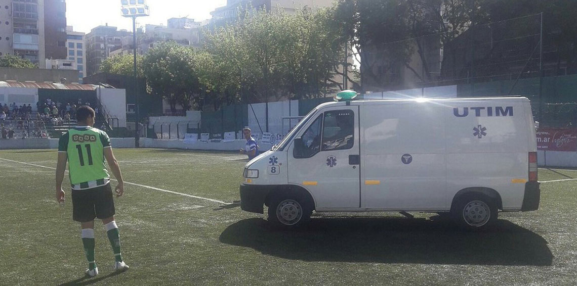 بیهوش شدن بازیکن لیگ برتری وسط زمین!