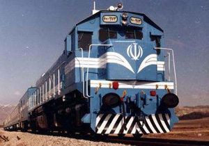 ریزش کوه بر روی خط آهن و مسدود شدن مسیرتهران جنوب