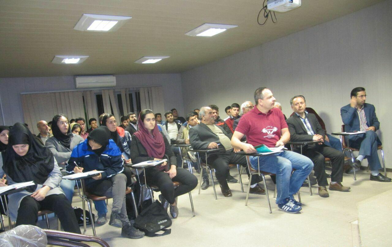 برگزاری کارگاه آموزشی و بازآموزی قوانین داوری وزنه برداری در زنجان