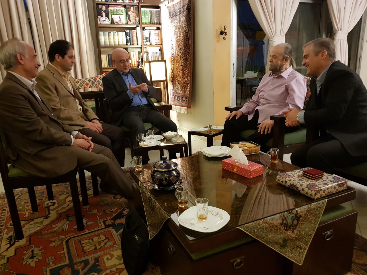 نماینده معاون اول رئیس جمهور با محمدعلی کشاورز دیدار کرد