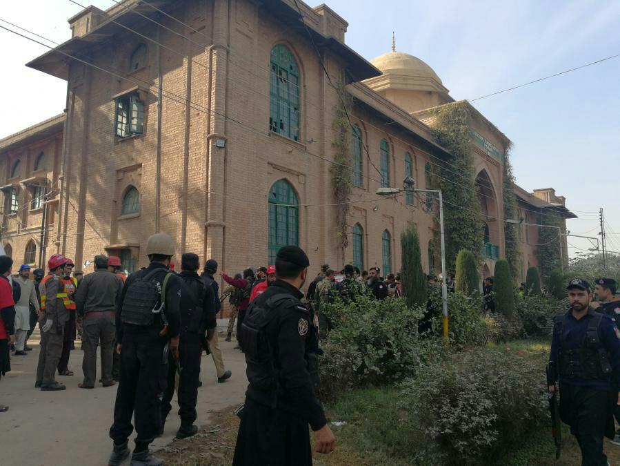 ۴۸ کشته و زخمی در حمله مهاجمان طالبان به دانشگاه پیشاور پاکستان