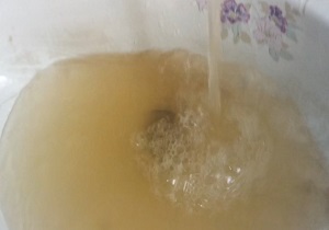نگاهی به وضعیت آلوده آب شرب در اهواز + فیلم