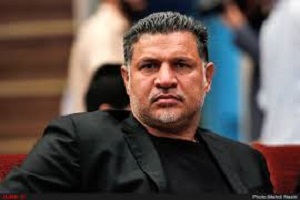 علی دایی برای حضور در مراسم قرعه‌کشی جام جهانی وارد مسکو شد + فیلم