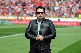 واکنش تماشاگران به زمین خوردن گزارشگر بازی پرسپولیس