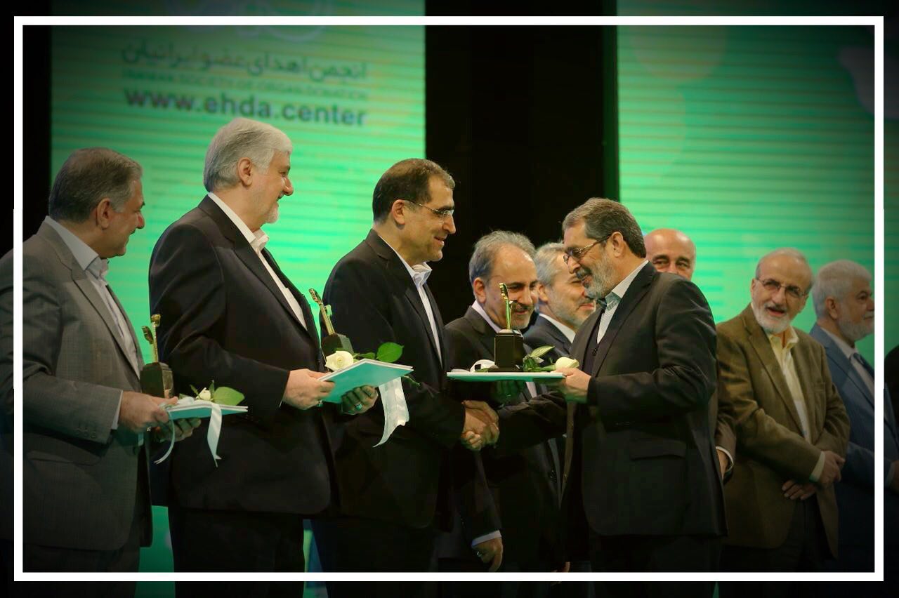 مدیر شبکه سه سیما در جشن نفس تجلیل شد