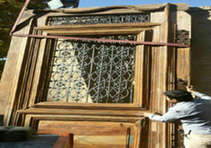 مرمت ونصب درب اصلی باغ چهلستون