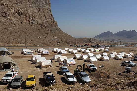 بازدید مدیرعامل هلال احمر از اسکان زلزله زدگان