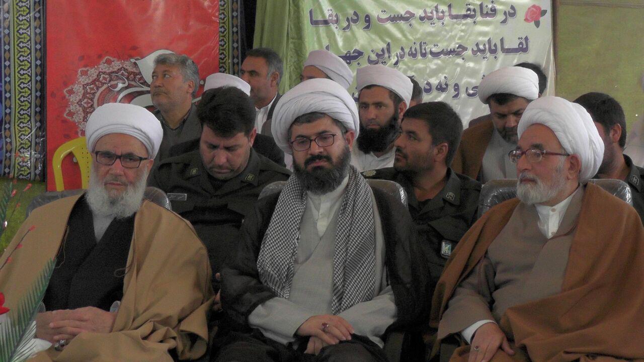 گرفتاری مسلمانان ناشی از ناآگاهی دوستان وآگاهی دشمن است