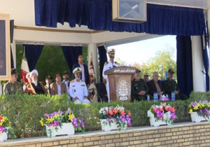 برگزاری صبحگاه مشترک نیروهای نظامی و انتظامی در بندرعباس