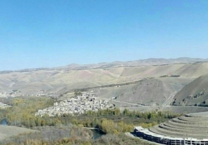 آسمانی صاف همراه با وزش باد