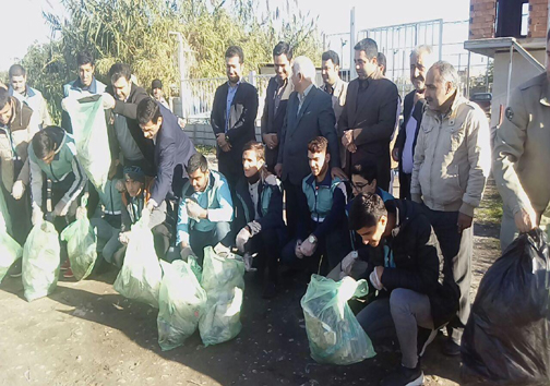 جمع آوری زباله از  حاشیه جاده&zwnj;های قائمشهر و بابلسر به مناسبت روز جهانی خاک +تصاویر