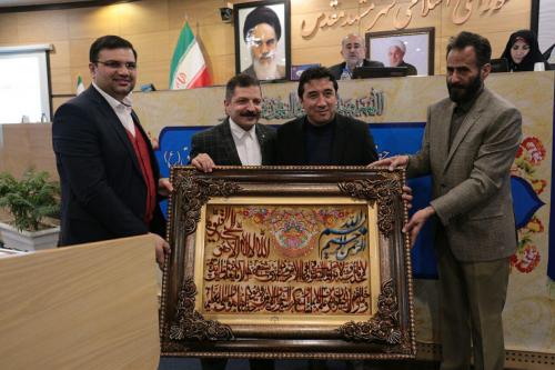 تقدیر از «خداد عزیزی»در صحن علنی شورای اسلامی شهر مشهد