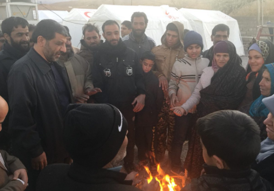 حضور ضرغامی در جمع مردم زلزله زده روستای گورک کرمان + عکس
