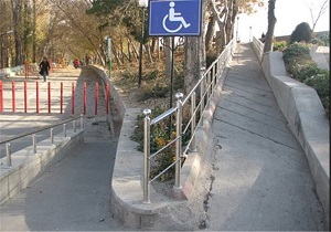 لزوم مناسب سازی مبلمان شهری سمنان برای استفاده معلولان