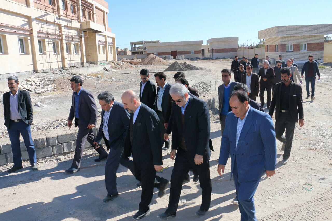 بازدید معاون وزیر راه وشهرسازی از بیمارستان سینا زرند