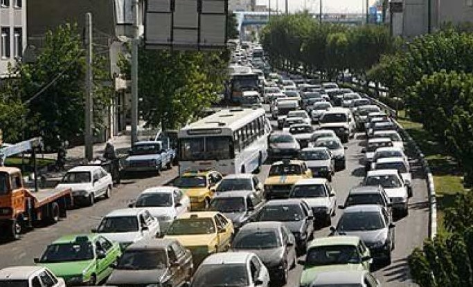ترافیک سنگین به دلیل نبود زیرگذر + فیلم