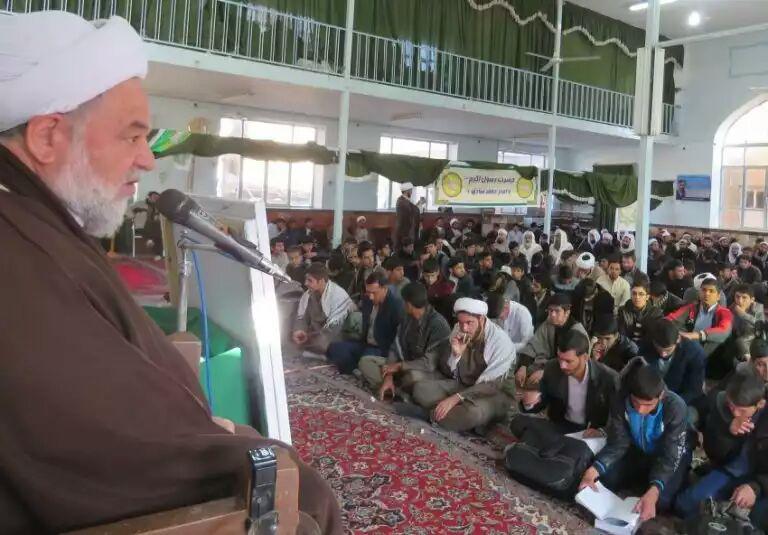 وحدت اعتقادی را طلاب شیعه و اهل سنت در جامعه تبیین کنند