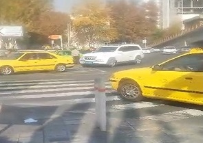 گلایه از نبود پل عابر پیاده در سه راه ضرابخانه + فیلم