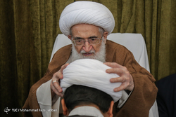 عمامه گذاری طلاب در روز میلاد پیامبر(ص)