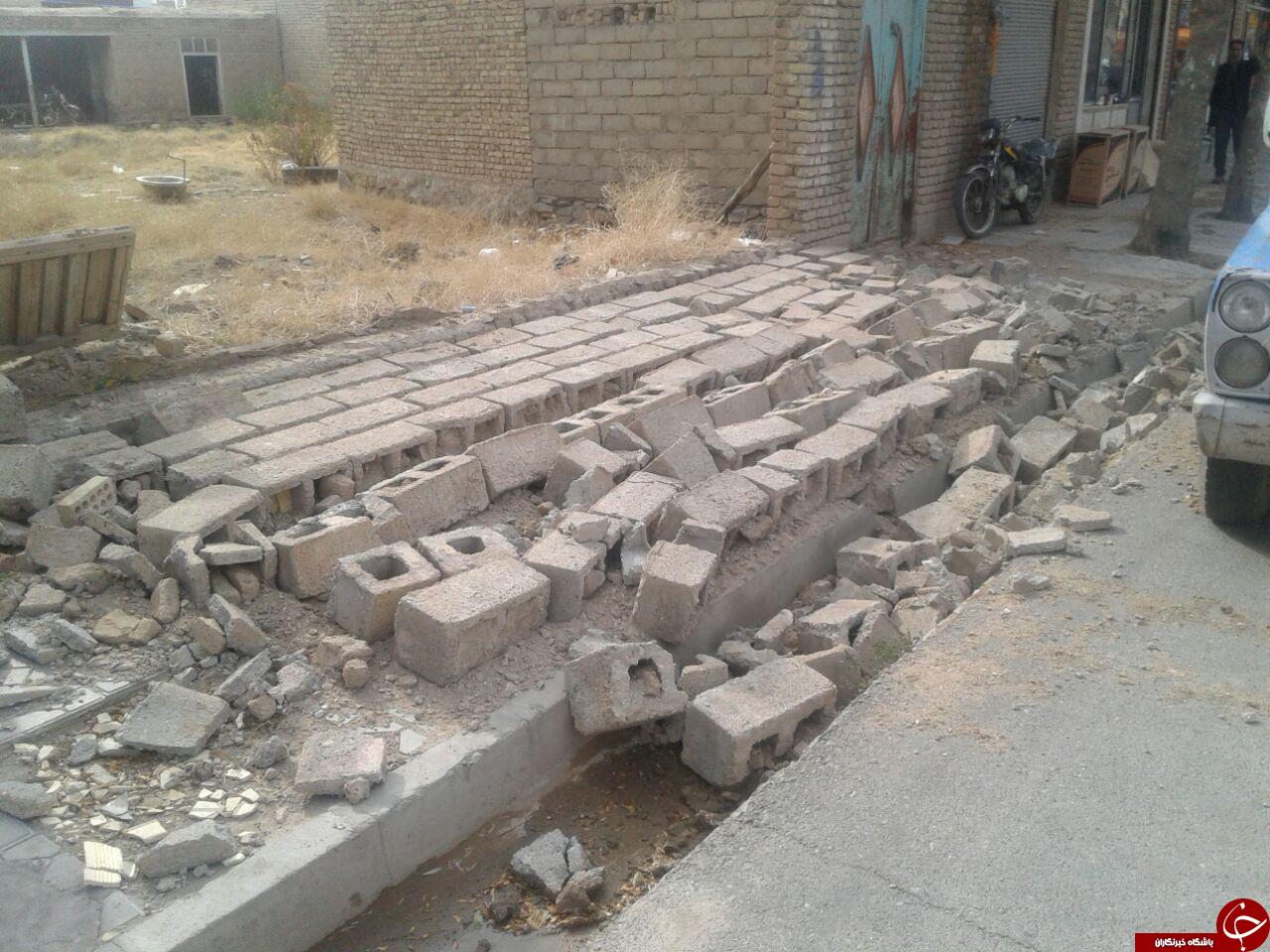 فرو ریختن دیوار در اثر وزش باد شدید + تصاویر
