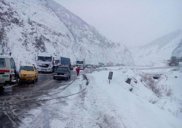 جلوگیری ازتردد درگردنه های همدان بدون زنجیرچرخ