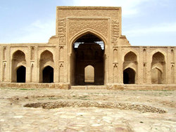 خانه‌ای شگفت انگیز در ایران، که نمای آن از ۲ میلیون فسیل ساخته شده است! + فیلم