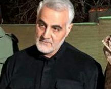 سردار سلیمانی در حاشیه مراسم چهلم پدرشان + تصویر