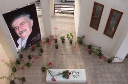 مراسم دوازدهمین سالکوچ منوچهر آتشی در بوشهر برگزار شد