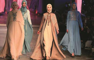 جنجالی که مدل زن مصری هنگام نمایش لباس خود به راه انداخت+تصاویر