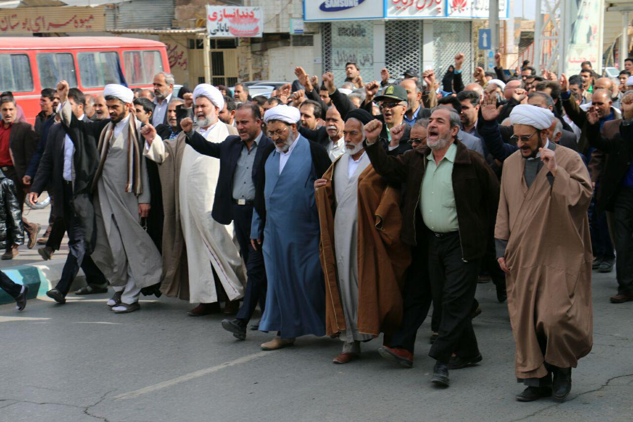 شعار مرگ بر امریکا در شهرستان زرند طنین انداز شد