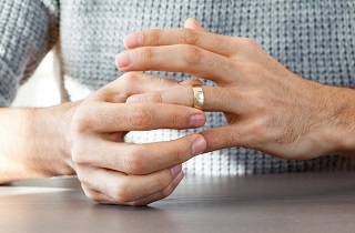 چگونه به همسری که خیانت کرده دوباره اعتماد کنید؟