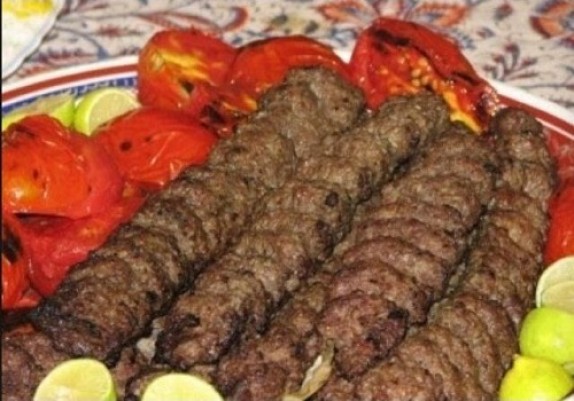 پشت پرده کباب 3000 تومانی/ گوشت&zwnj;هایی که با رنگ و لعاب خود را کباب جا می&zwnj;زنند!