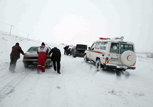 نجات 7 گرفتار در برف و کولاک جنگل ابر شاهرود
