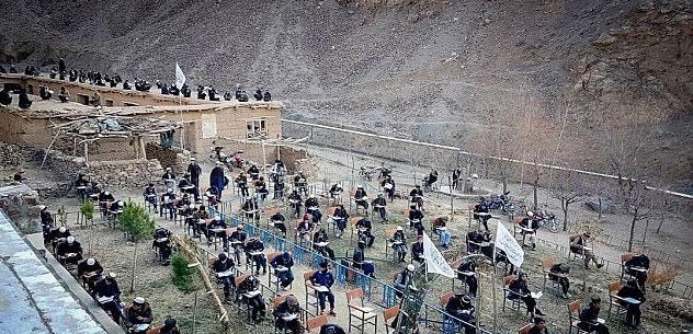 دانش آموزان تحت کنترل طالبان چگونه امتحان می دهند؟ + تصاویر