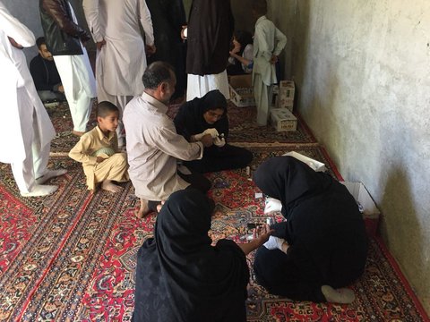 ارائه خدمات بهداشتی درمانی به ۱۰۰ نفر از روستاییان ملادادی زابل