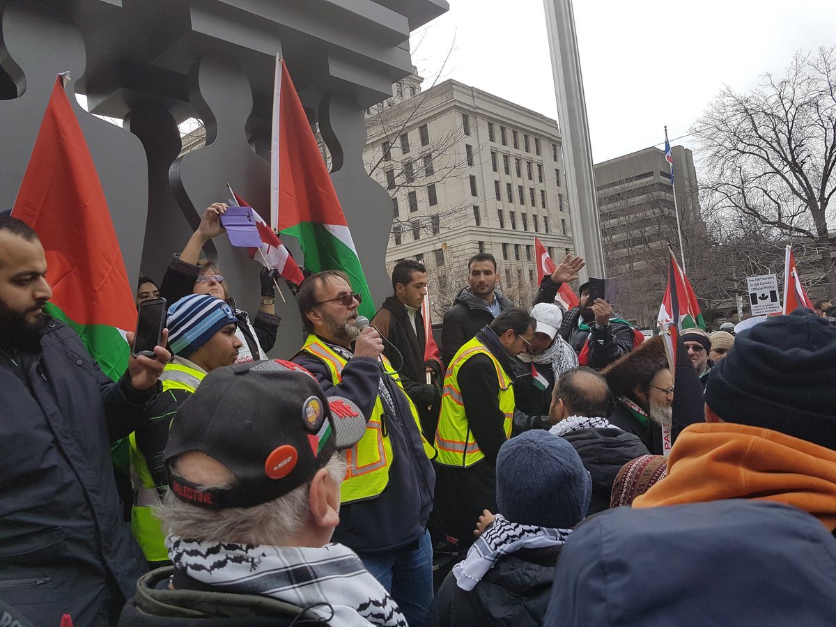&shy;تجمع اعتراضی صدها نفر در مقابل کنسولگری آمريکا در تورنتو