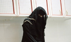 زن عربستانی دست فروشندگان متقلب ادویه را در این کشور رو کرد+فیلم