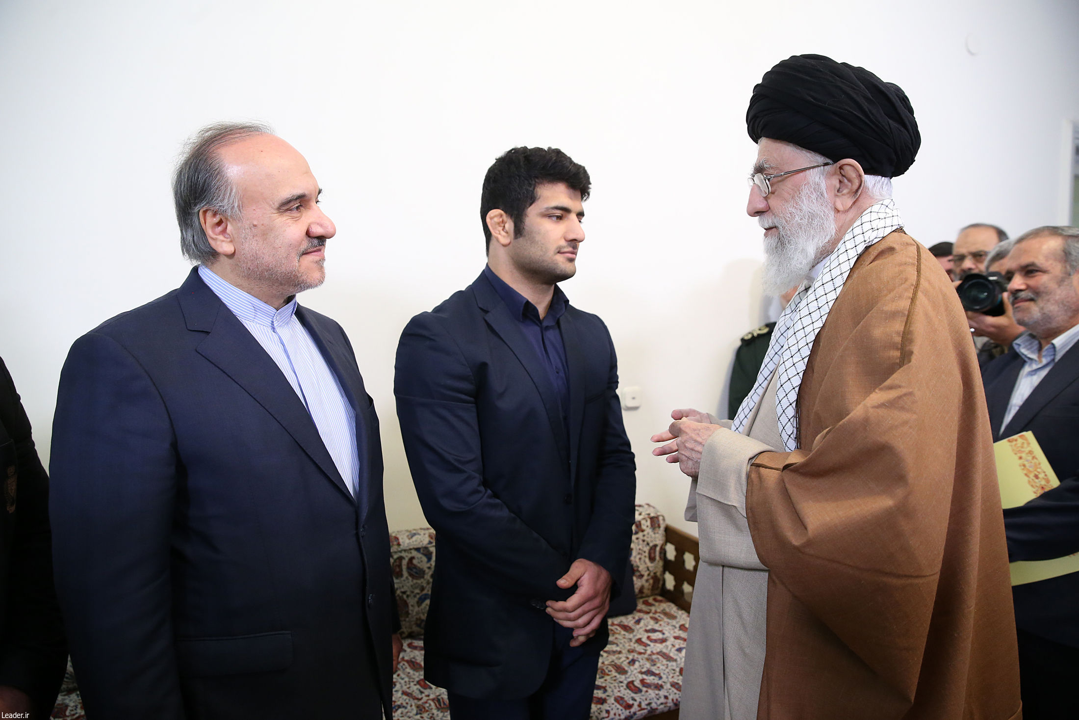 عزتآفرینی کردید و برای یک هدف بزرگ از حق خود گذشتید عزتآفرینی کردید و برای یک هدف بزرگ از حق خود گذشتید