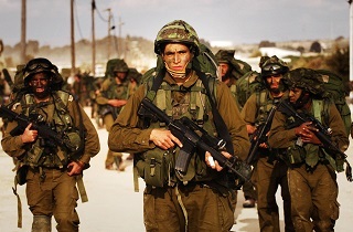 افسر اسرائیلی درحال خفه‌کردن یک فلسطینی+فیلم