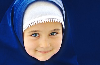 با این توصیه‌ها دخترانتان را به حجاب علاقه‌مند کنید