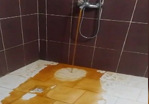 وضعیت نامناسب آب آشامیدنی در شهرک آتی ساز + فیلم