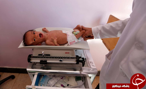 تصاویر روز: از چمدان حاوی بودجه انگلیس در دستان فیلیپ هموند تا محاکمه قصاب بالکان در دادگاه لاهه