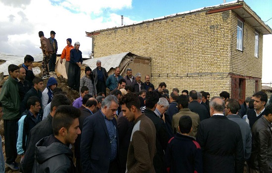دیدار وزیر راه و شهرسازی از مناطق زلزله زده استان کرمانشاه + عکس