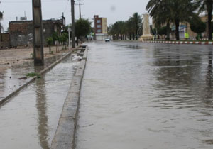 آبگرفتگی معابر بندرلنگه در پی بارش باران